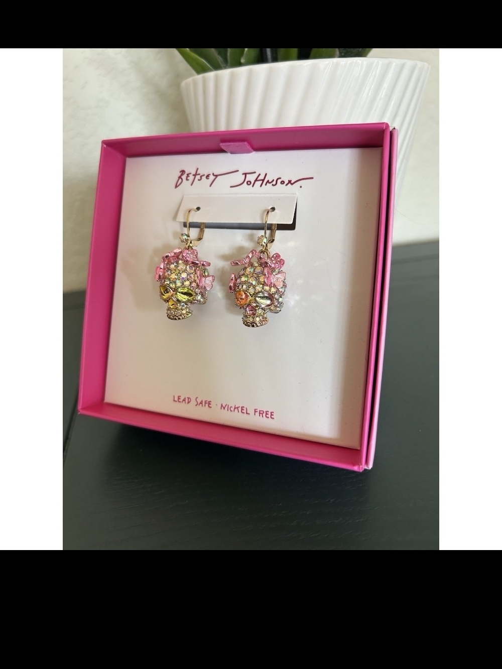 ☠️Betsey Johnson Gold & Pink💓 Crystal ☠️Skull Drop Earrings - Picture 4 of 8